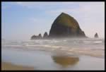 Haystack Rock at Cannon Beach (17kb)